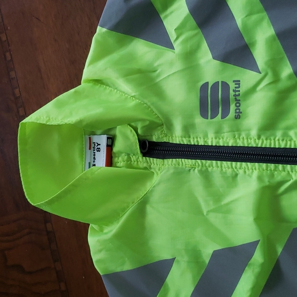 Sportful youth running or cycling jacket - Picture 2 of 4